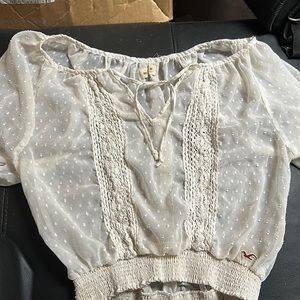 Cute white Hollister shirt, size medium